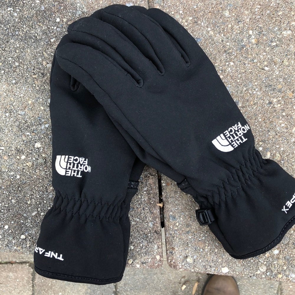 Women’s north face winter gloves
